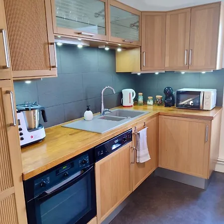 Apartment Family-friendly Duplex - Near Center - Free Parking - Wifi *